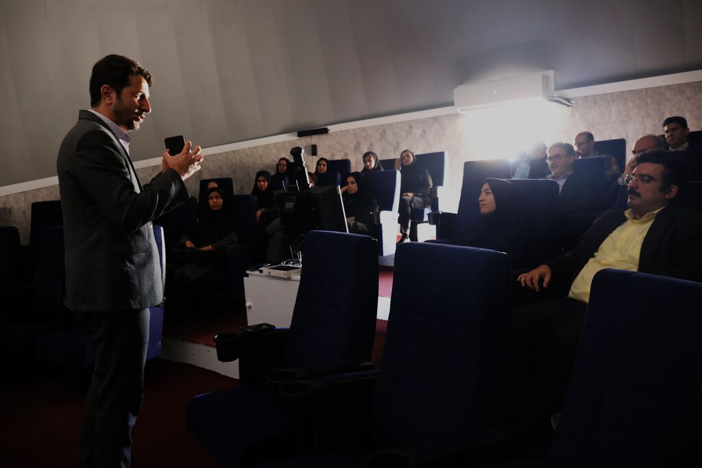 1294217 تجلیل رئیس سازمان مدیریت و برنامه ریزی استان از کانونی ها