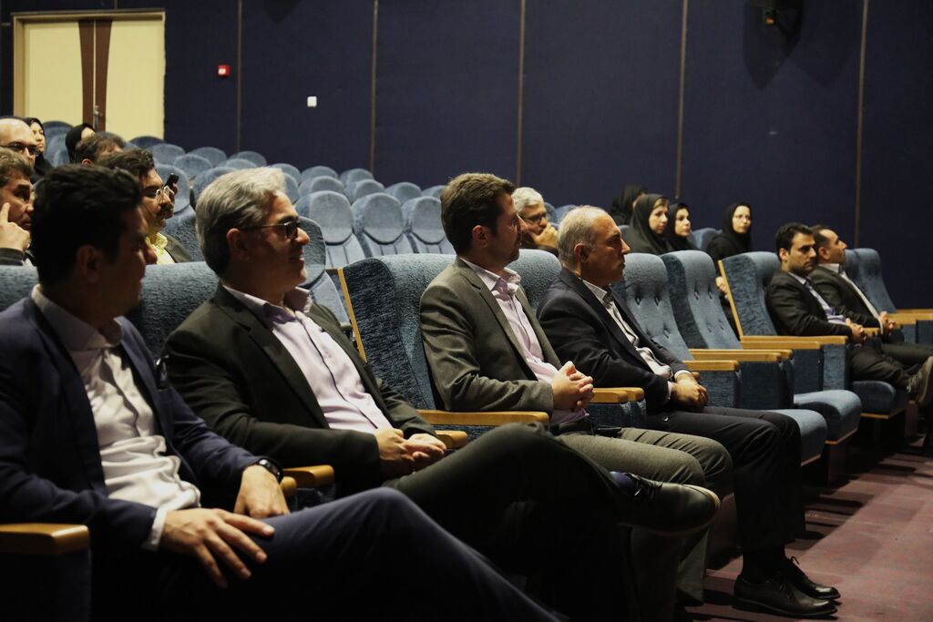 1294218 تجلیل رئیس سازمان مدیریت و برنامه ریزی استان از کانونی ها