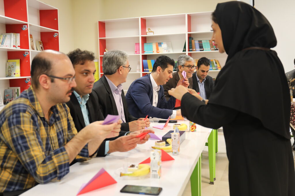 1294222 تجلیل رئیس سازمان مدیریت و برنامه ریزی استان از کانونی ها