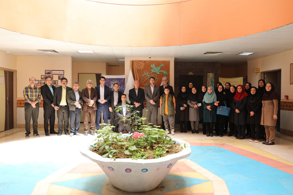 1294241-1 تجلیل رئیس سازمان مدیریت و برنامه ریزی استان از کانونی ها