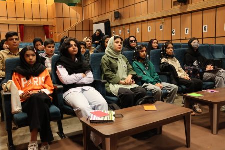 نشست توجیهی اعضای باشگاه ملی سیمرغ در شهرکرد برگزار شد