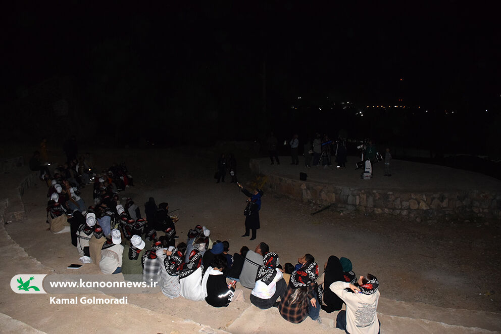 1294451 رصد شبانهی ماه و ستارگان در اردوی کانون یاران لرستان