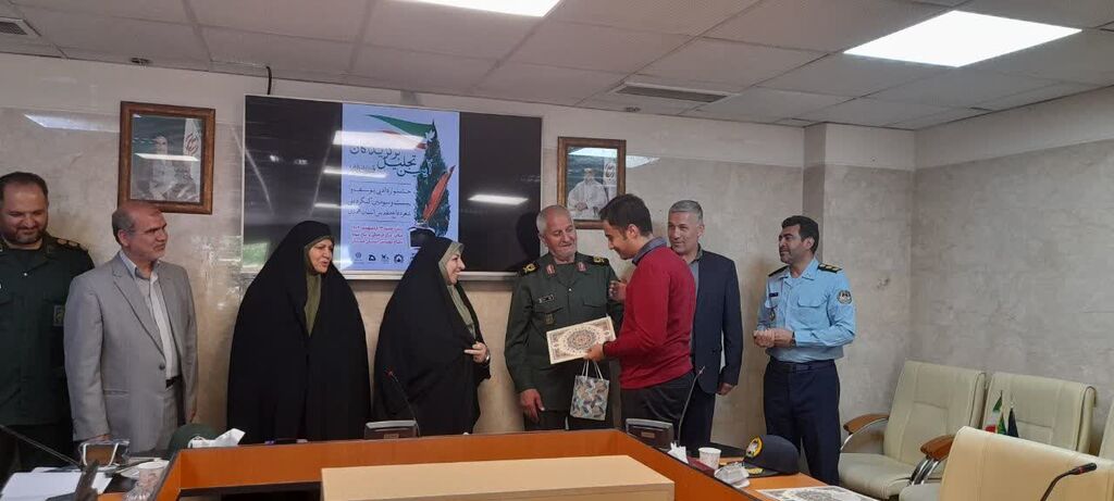 1294458 مربیان و اعضای کانون همدان برگزیده جشنواره "یوسف" و "شعر مقاومت" شدند