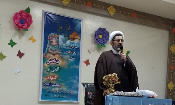 1294508 جشن گلهای بهشتی در مرکز شماره ۱ اسلامآباد غرب