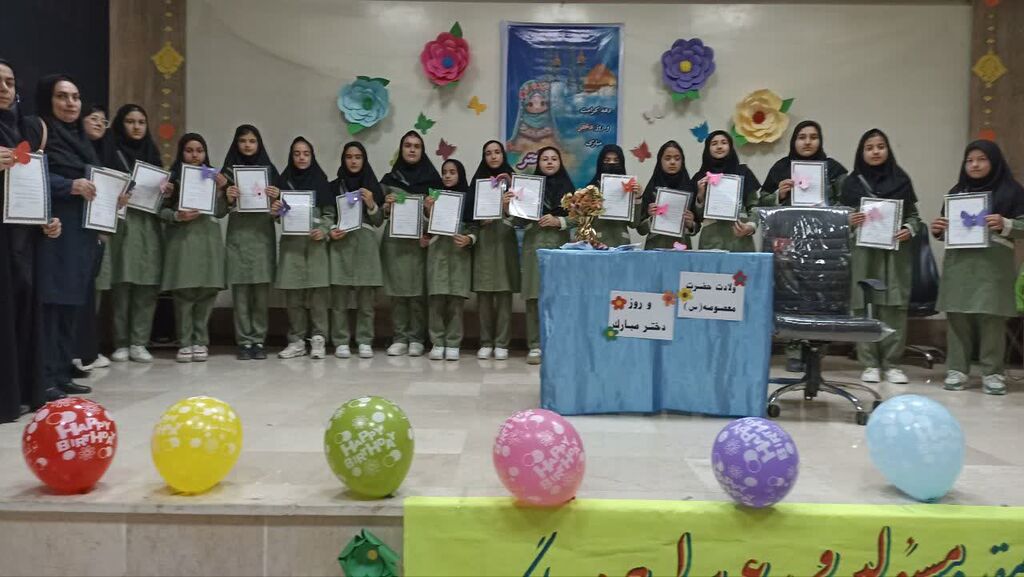 1294511 جشن گلهای بهشتی در مرکز شماره ۱ اسلامآباد غرب