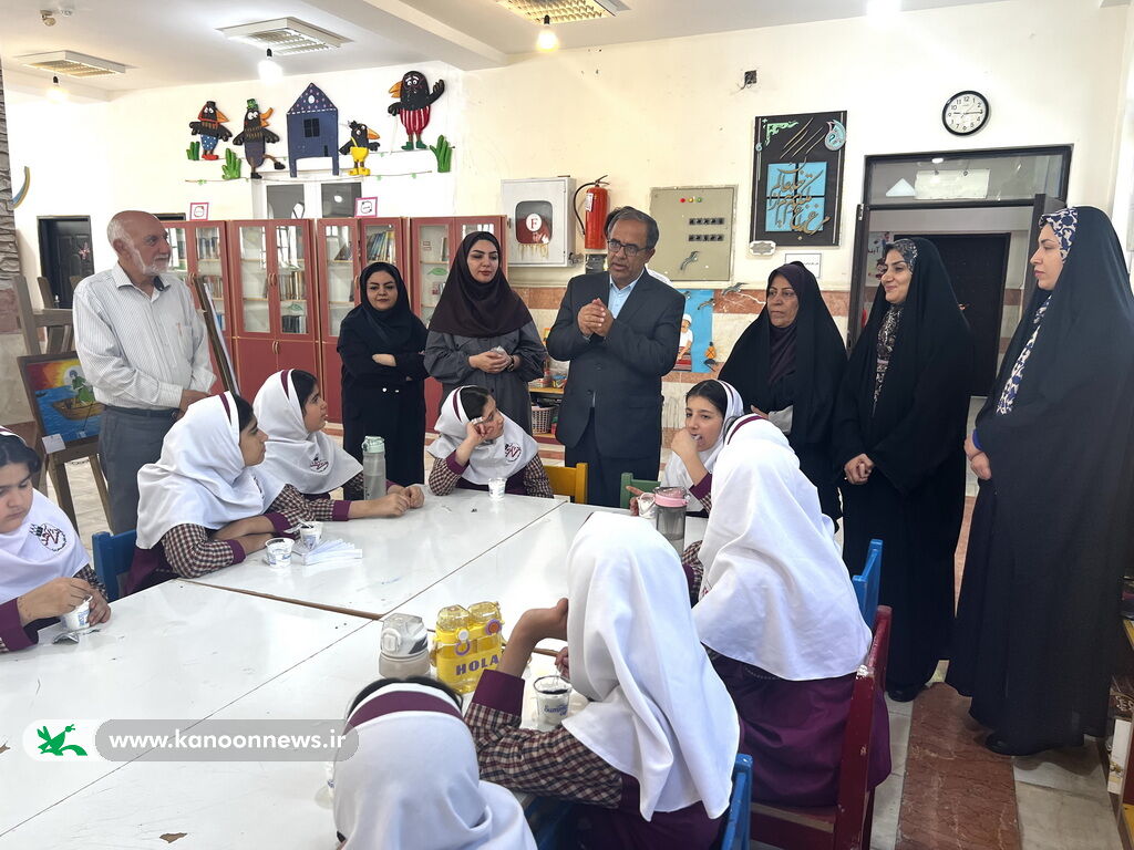 1294545 نمایشگاه آثار نقاشی اعضا و مربیان کانون استان بوشهر افتتاح شد