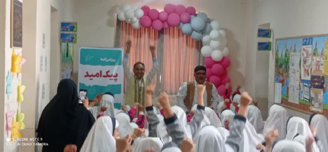 1294662 پیک امید کانون استان اصفهان به روستای زفره از توابع شهرستان کوهپایه رفت