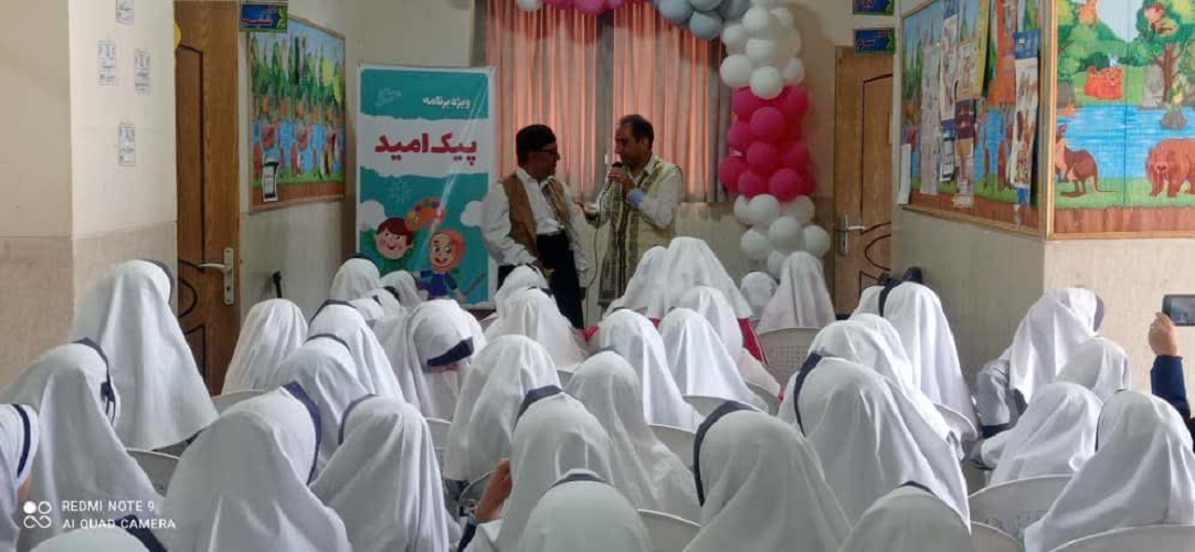 1294663 پیک امید کانون استان اصفهان به روستای زفره از توابع شهرستان کوهپایه رفت