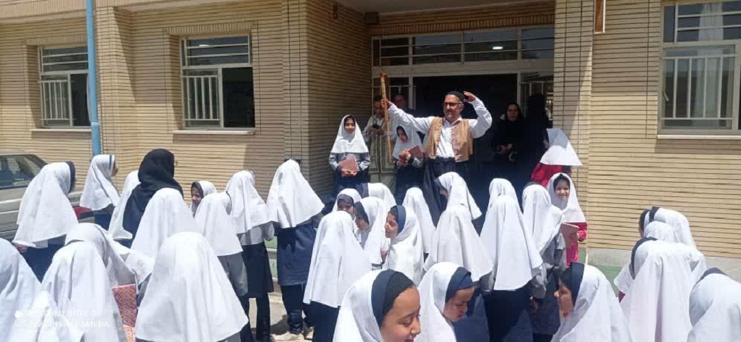 1294665 پیک امید کانون استان اصفهان به روستای زفره از توابع شهرستان کوهپایه رفت