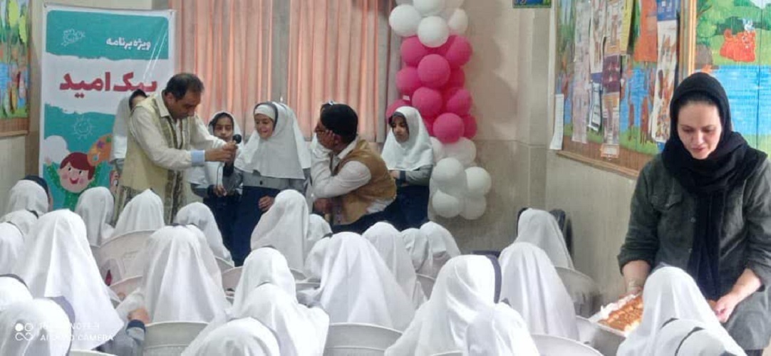 1294666 پیک امید کانون استان اصفهان به روستای زفره از توابع شهرستان کوهپایه رفت