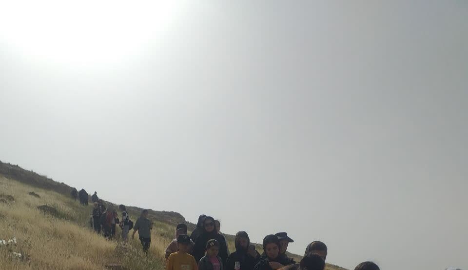 1294779 کوهپیمایی اعضای دختر ومادران مرکز سرپلذهاب به مناسبت دهه کرامت