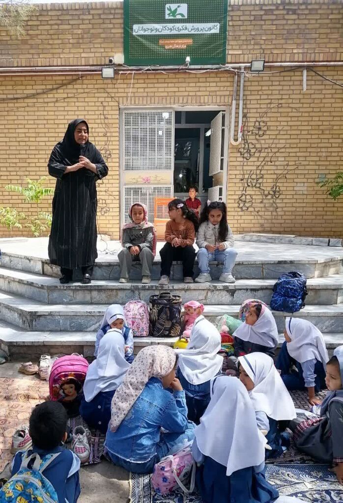 1294784 بازدید اعضای شورا و دهیاری از مرکز فرهنگی جیمآباد