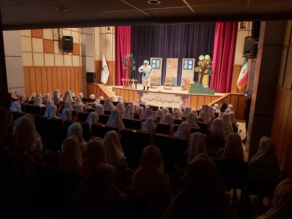 1294846 ادامه برنامههای گرامیداشت «دهه کرامت» در کانون البرز