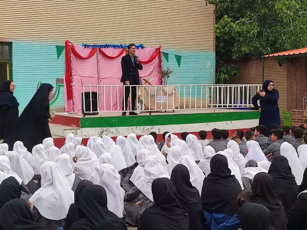 1294851 ادامه برنامههای گرامیداشت «دهه کرامت» در کانون البرز