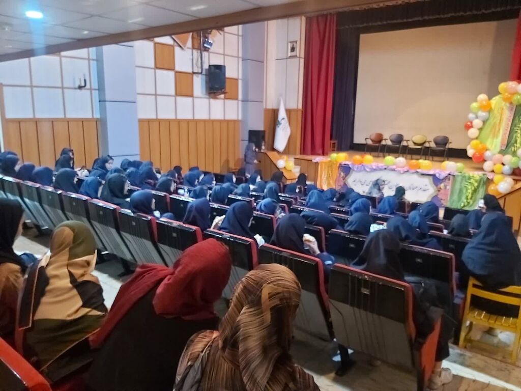 1294854 ادامه برنامههای گرامیداشت «دهه کرامت» در کانون البرز