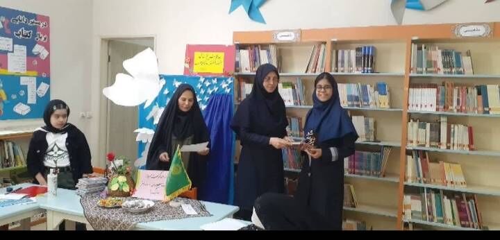 1294891 ویژهبرنامههای دهه کرامت در مراکز کانون استان تهران