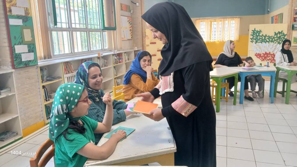 1294897 ویژهبرنامههای دهه کرامت در مراکز کانون استان تهران