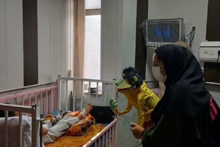 “سبزک خان” در عیادت کودکان بستری در بیمارستان