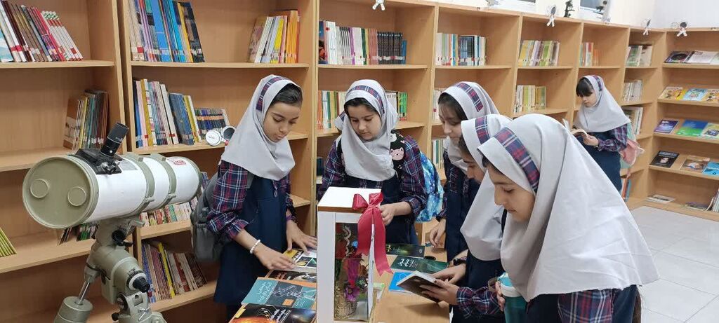 1295307-1 ویژه برنامه اختتامیه هفته نجوم درمرکز نجوم ورصد خانه ایلام