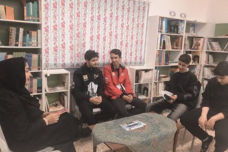 نوجوانان محمودآبادی در نشستی صمیمی به نقد کتاب «دروازه مردگان» پرداختند