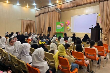 حضور فرماندار هادیشهر در جمع کودکان و نوجوانان به مناسبت دهه کرامت