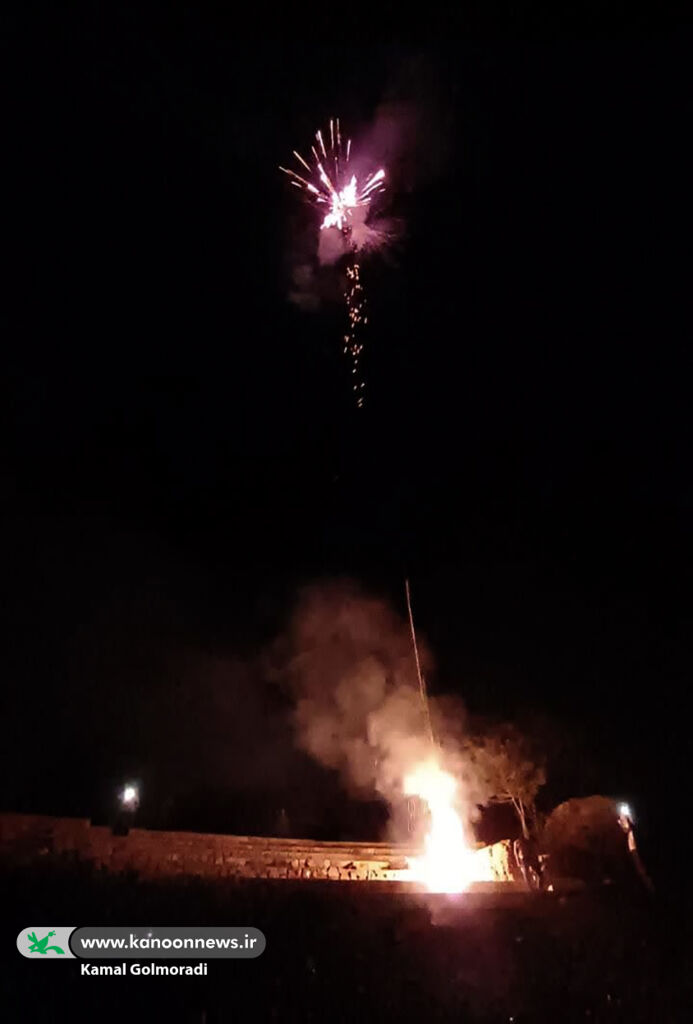 1295413 لحظاتی شاد با آتش بازی در اردوی کانون یاران لرستان در خرم آباد