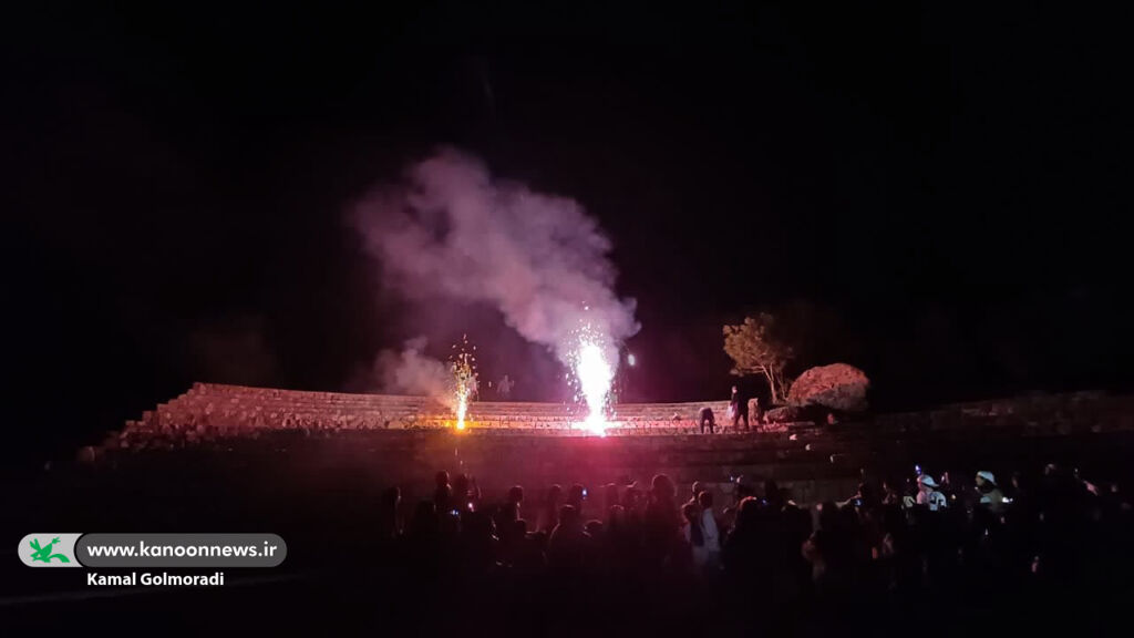 1295415 لحظاتی شاد با آتش بازی در اردوی کانون یاران لرستان در خرم آباد