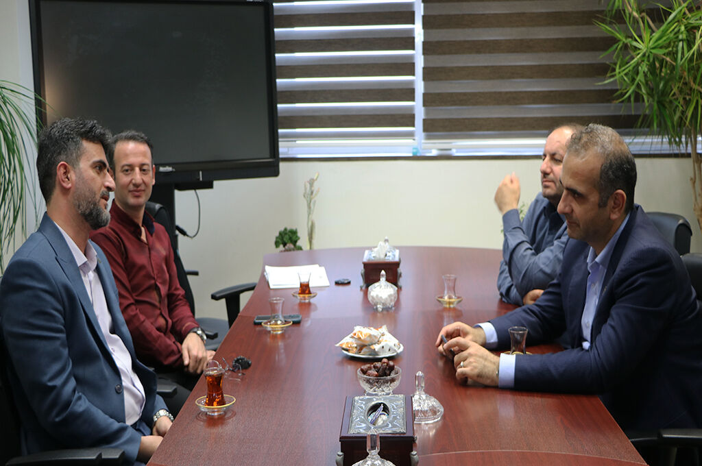 1295528 همراهی با کانون پرورش فکری مشارکت در مدیریت فرهنگی جامعه است