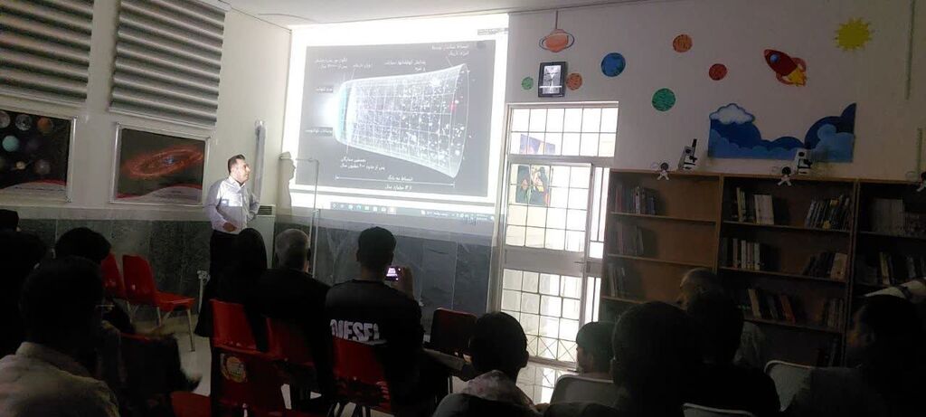 1295560 نشست تخصصی در اختتامیه هفته نجوم