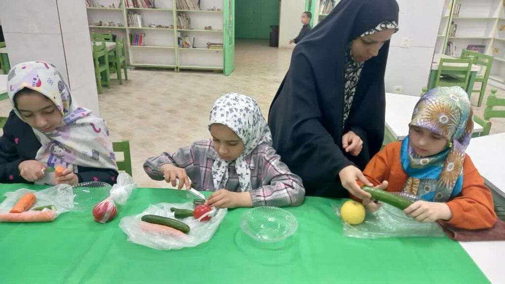 1295586 فعالیتهای مرکز فرهنگی شماره ۱ مشهد در دهه کرامت و هفته معلم