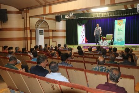 نشست آموزشی الزامات و آداب معاشرت محیط کار کارکنان خدمات کانون استان اصفهان