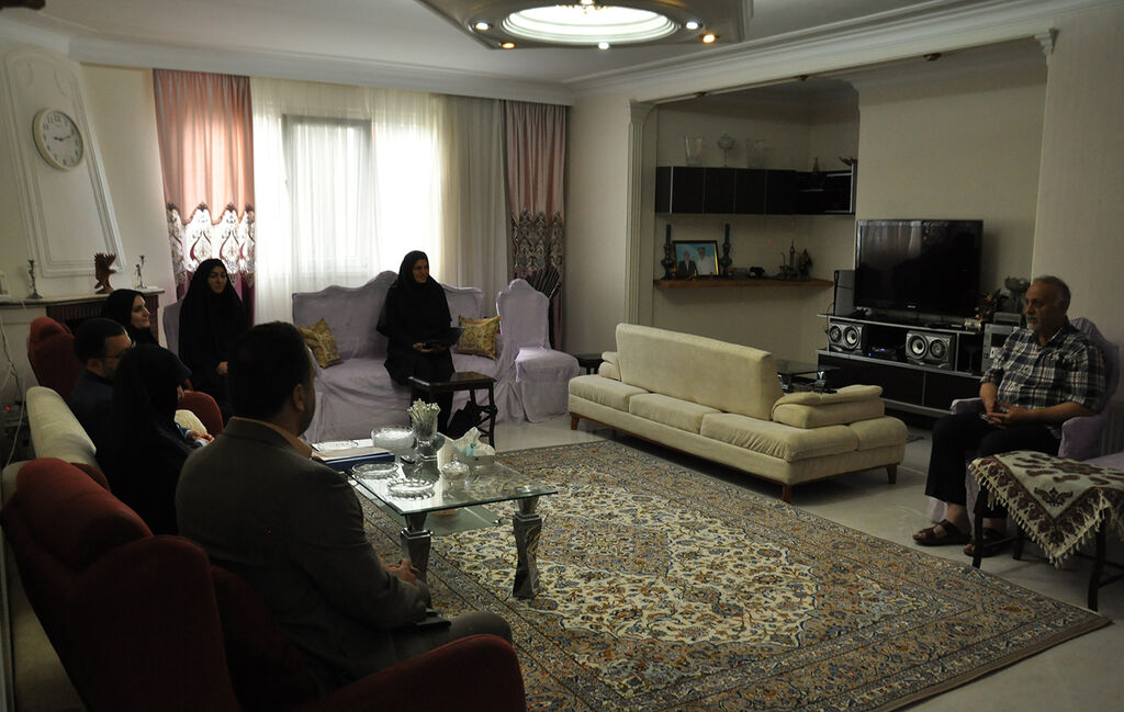 حضور مدیرعامل کانون در منزل شهید معلم «محمود همدانی»