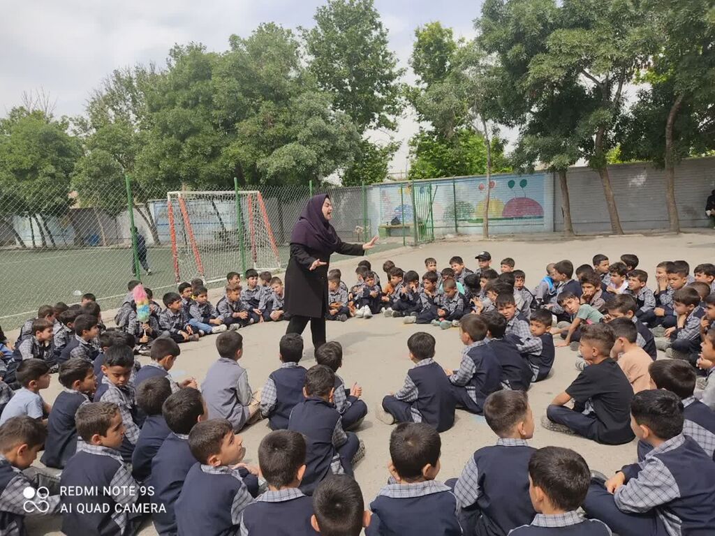 1295603 حضور همکاران البرز در طرح «پاتوق کتاب»