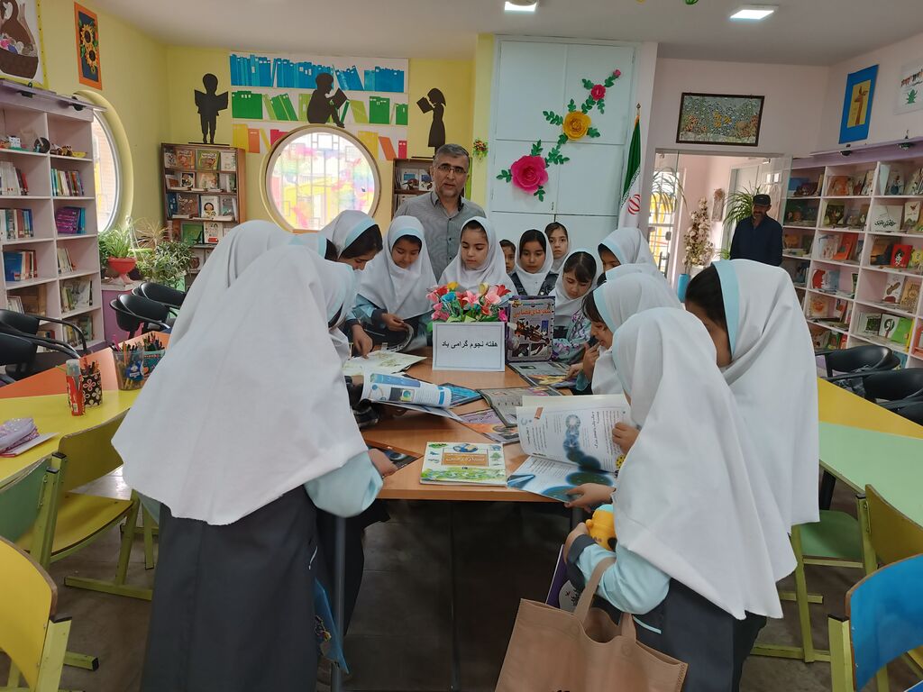 1295614-1 ویژه برنامههای هفته نجوم در مراکز فرهنگی و هنری کانون استان قزوین