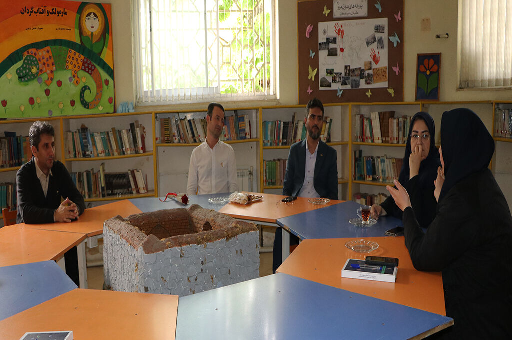 1295620 راهاندازی مرکز سیار در مناطق کمبرخوردار مورد حمایت است/ خودرو در اختیار کانون قرارمیگیرد