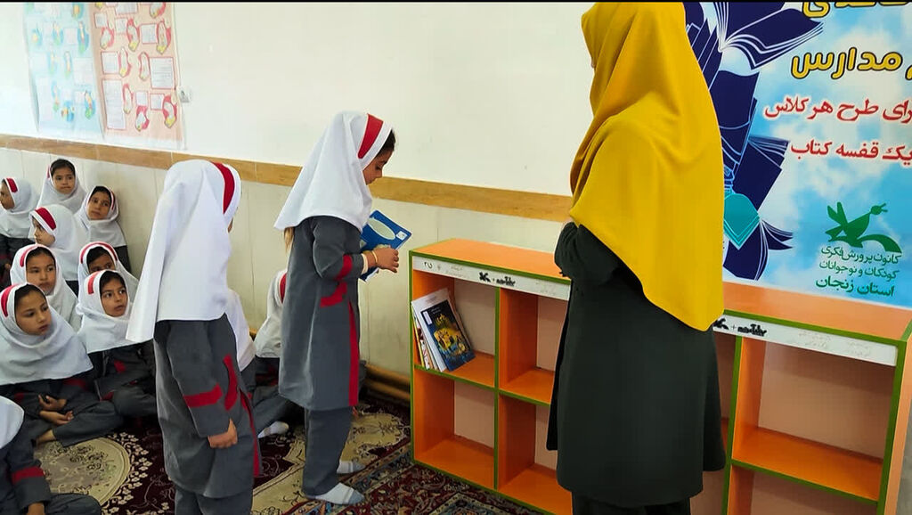 1295628 اجرای طرح «هزار درنای کاغذی، بر بام مدارس»، در منطقه قیدار زنجان