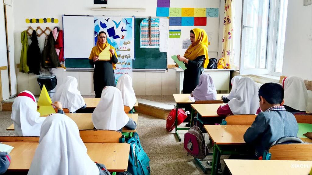 1295636 اجرای طرح «هزار درنای کاغذی، بر بام مدارس»، در منطقه قیدار زنجان