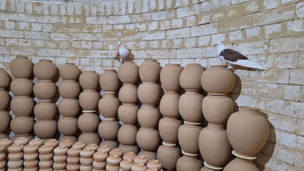 1295653 بازدید مربیان هنری کانون همدان از کارگاه سفالگری لالجین