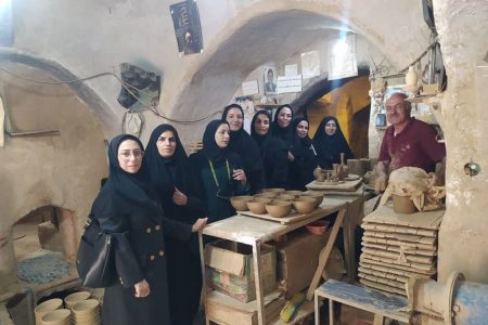 بازدید مربیان هنری کانون همدان از کارگاه سفالگری لالجین
