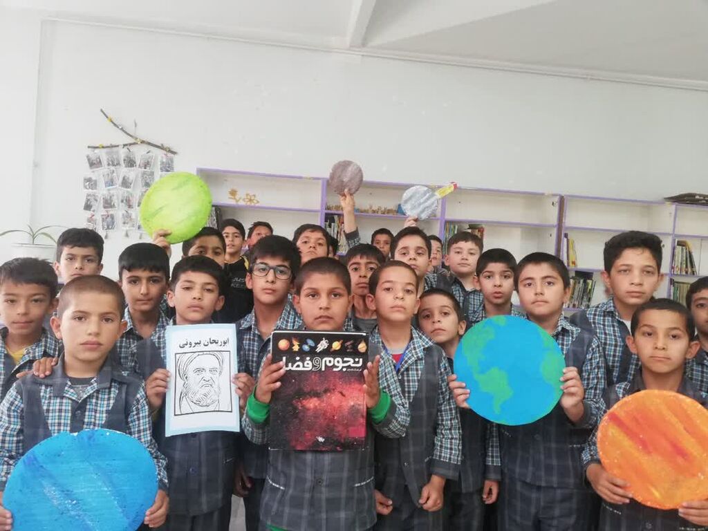 1295680 برگزاری برنامههای نجومی در مراکز کانون همدان