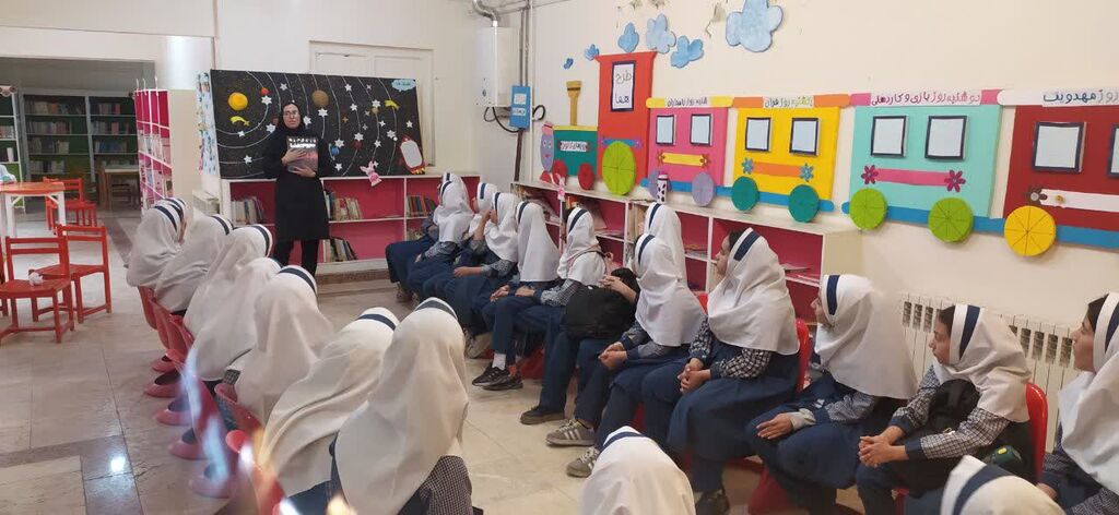 1295681 برگزاری برنامههای نجومی در مراکز کانون همدان