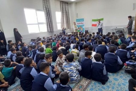 پیک امید کانون استان اصفهان مهمان دانش‌آموزان دبستان برکت شهید رئیسی اژیه از توابع شهرستان هرند شد