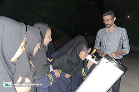 ویژه‌برنامه رصد هفته نجوم در بهاباد برگزار شد