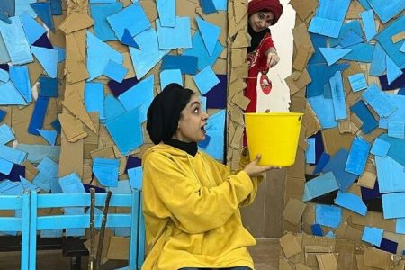  نمایش خورشید مال کیه به روی صحنه رفت