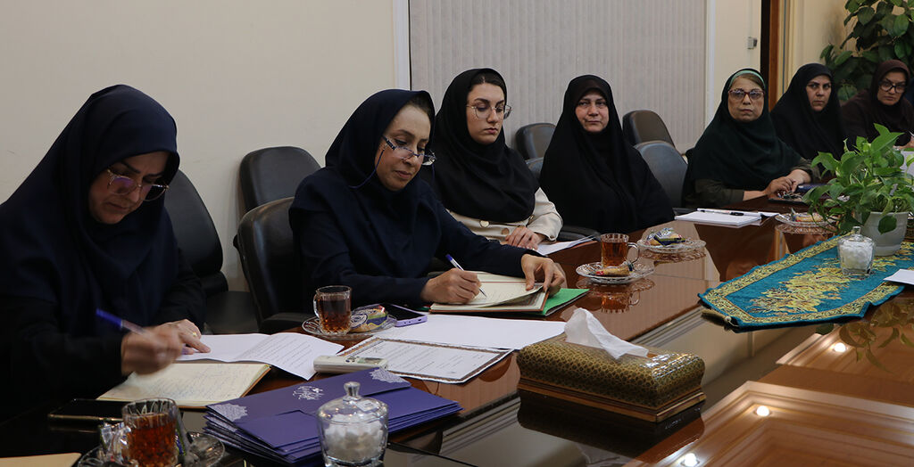 1296328 سومین نشست هماندیشی با سرگروهها و دبیران ادبیات آموزش و پرورش رشت