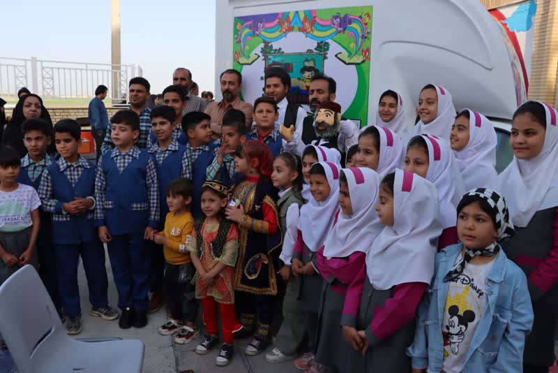 آیین افتتاحیه کتابخانه سیار روستایی با حضور معاون تولید کانون پرورش فکری