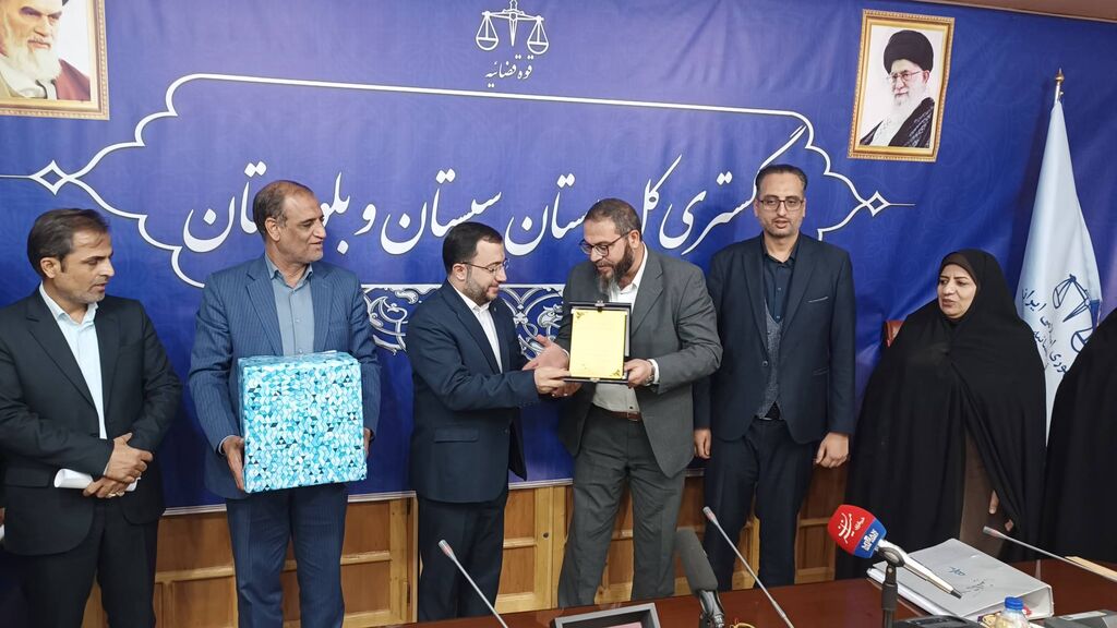 1296439-1 طرح «نماد» تعهدی ملی برای واکسینهسازی فرهنگی دانشآموزان است