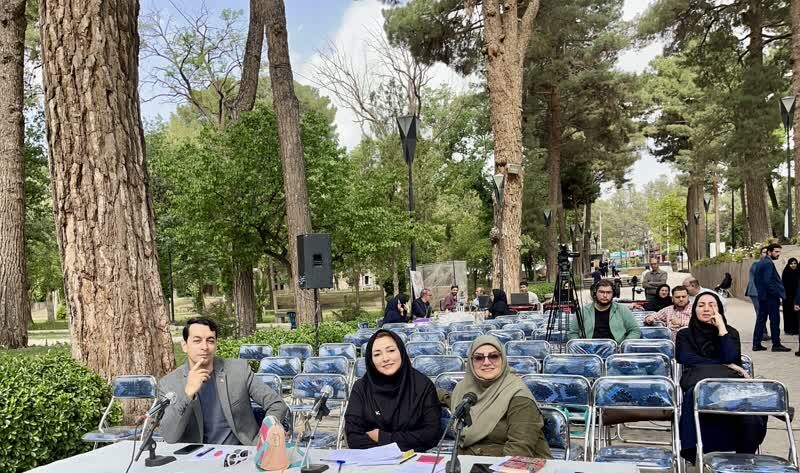 1296719 درخشش مربی کانون استان در مرحله استانی دوسالانه قصهگویی «نهال امید»