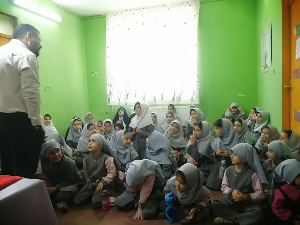 1296727 برگزاری جشن دهه کرامت توسط کتابخانه سیارشهری شماره ۱ مشهد