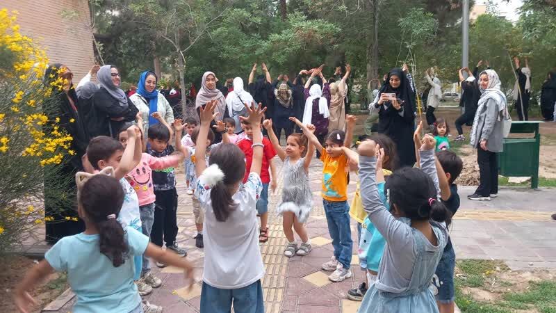 1296800 ویژهبرنامه مادر شاد،کودک شاد در مرکز ۳۲ استان تهران